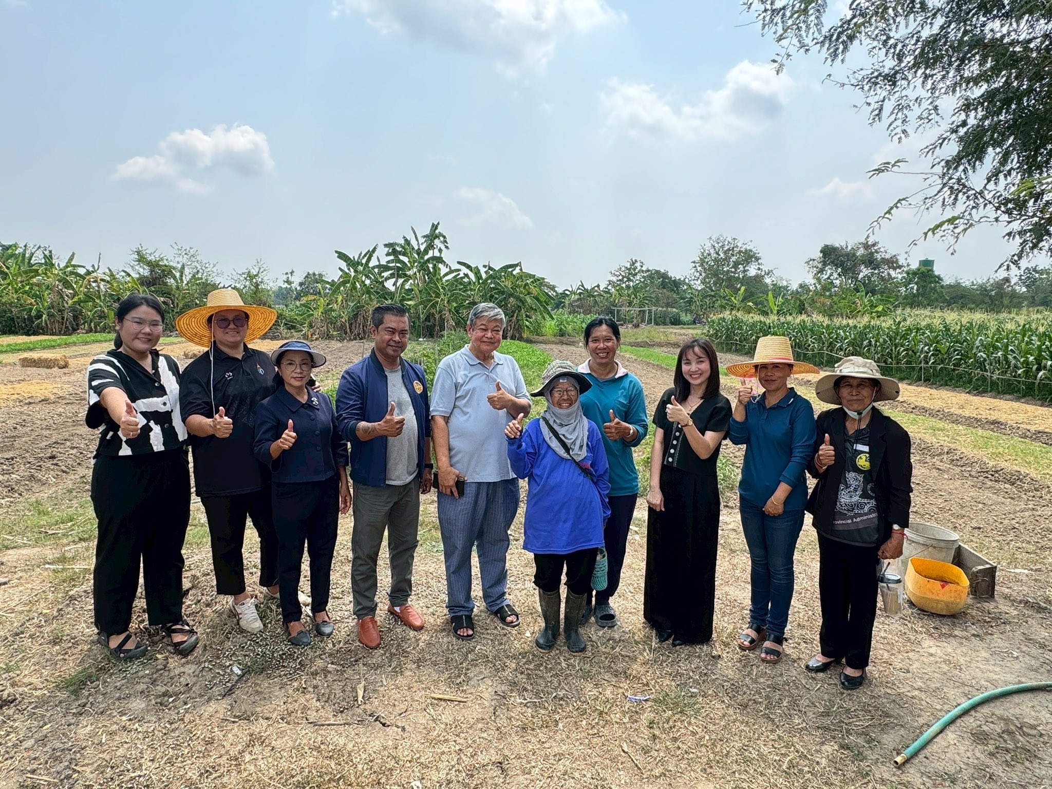 สพอ.วัดโบสถ์ ศึกษาดูงาน บริษัทเเปลงใหญ่ พันเสา บางระกำ